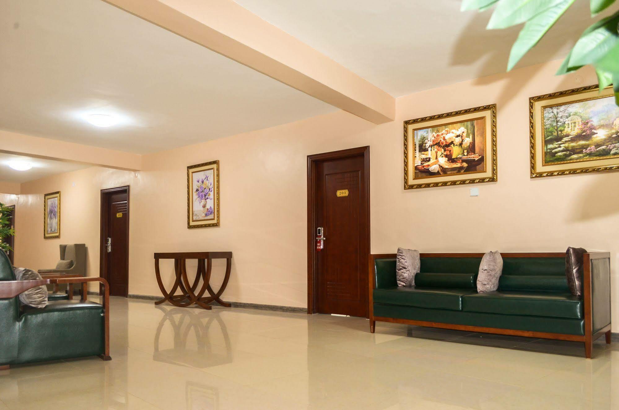 Hillside Plaza Hotel Kampala Eksteriør billede